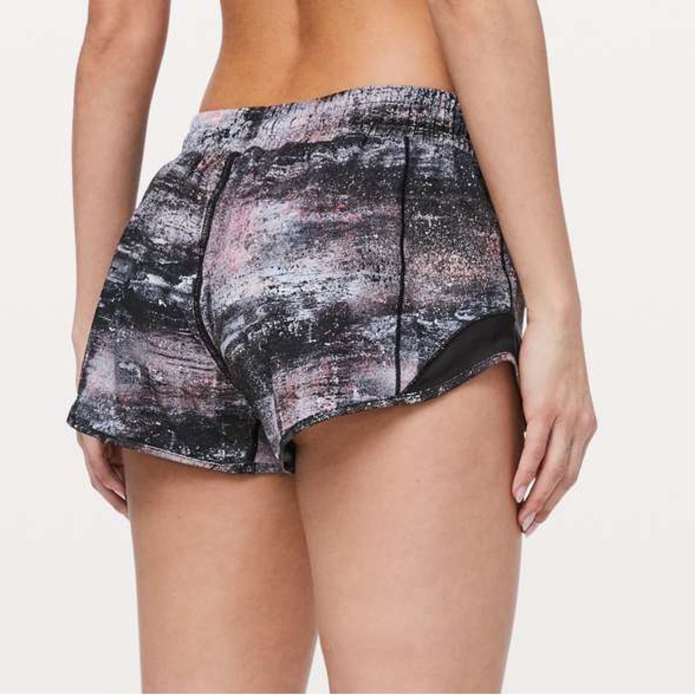 Lululemon Hotty Hot Short II *2.5" Azurite Poppy Coral Multi / Black Size 2 - Picture 3 of 7